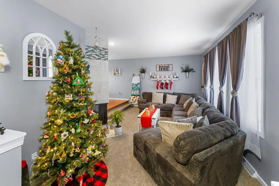 1615 W 6TH AVENUE, Oshkosh, WI 54902 - Image #2