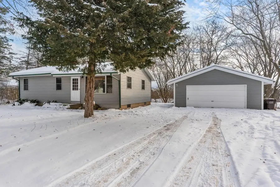 2828 S Franklin DRIVE, New Berlin, WI 53151 - Image #2