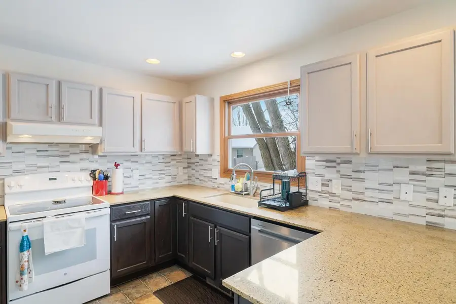 413 Beth CIRCLE, Plymouth, WI 53073 - Image #2