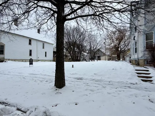 2127 N 1ST STREET, Milwaukee, WI 53212