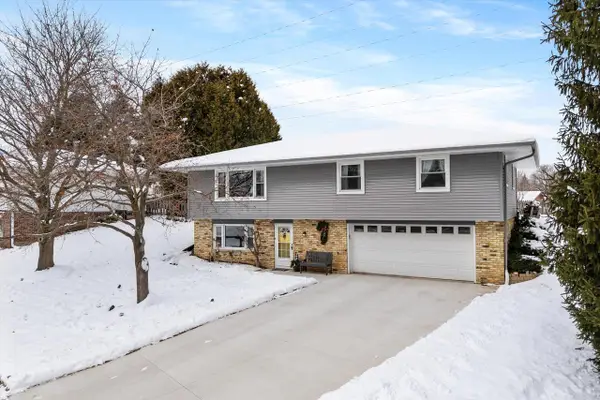 500 Deer Pass ROAD, Saukville, WI 53080