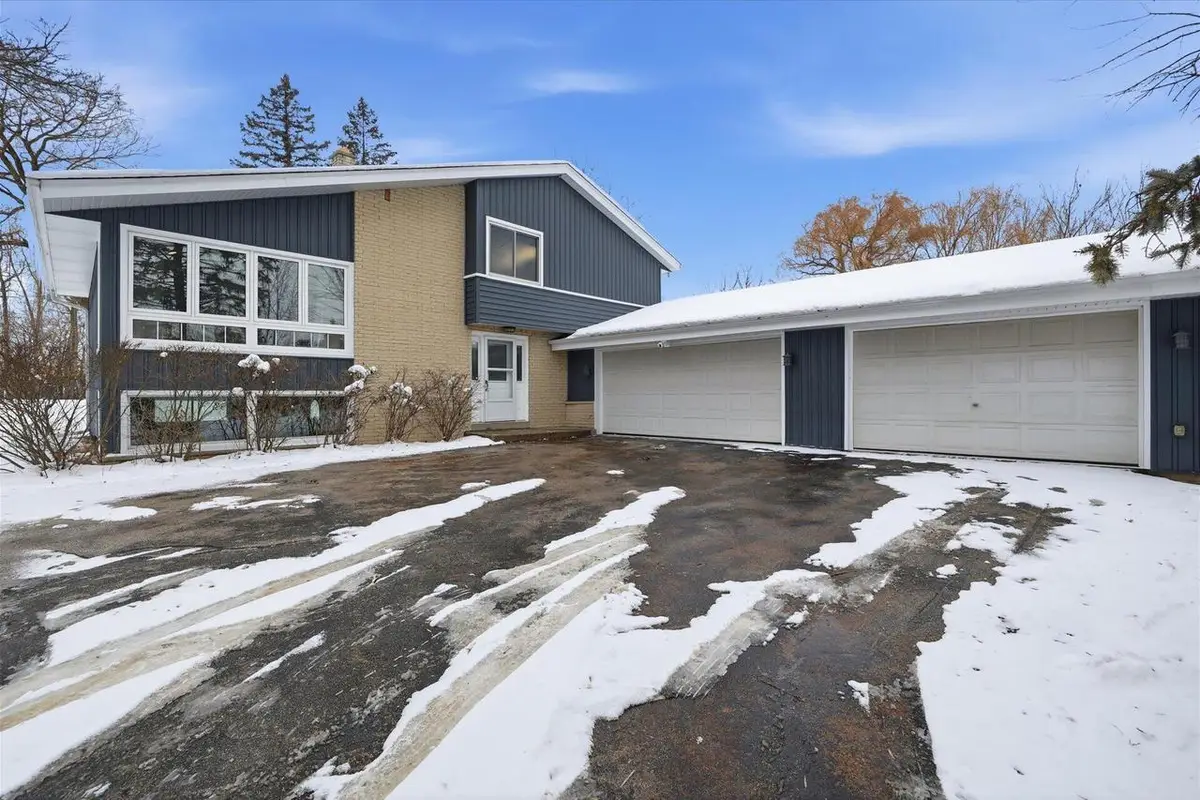 W127N12223 Knollwood DRIVE, Germantown, WI 53022 - Image #1