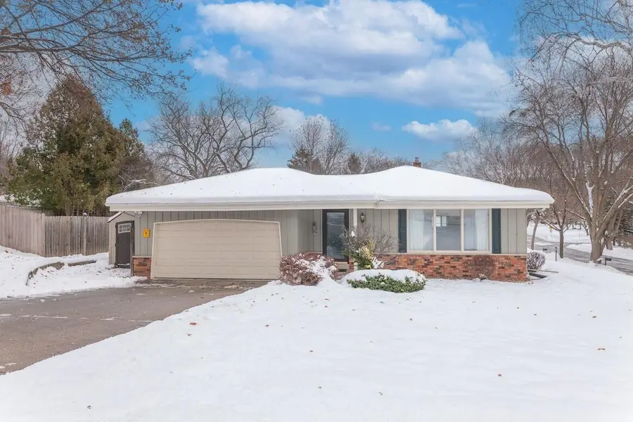 205 Crestwood DRIVE, Waukesha, WI 53188 - Image #2