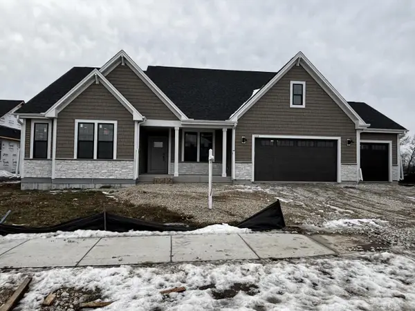 1333 Periwinkle PASS, Oconomowoc, WI 53066