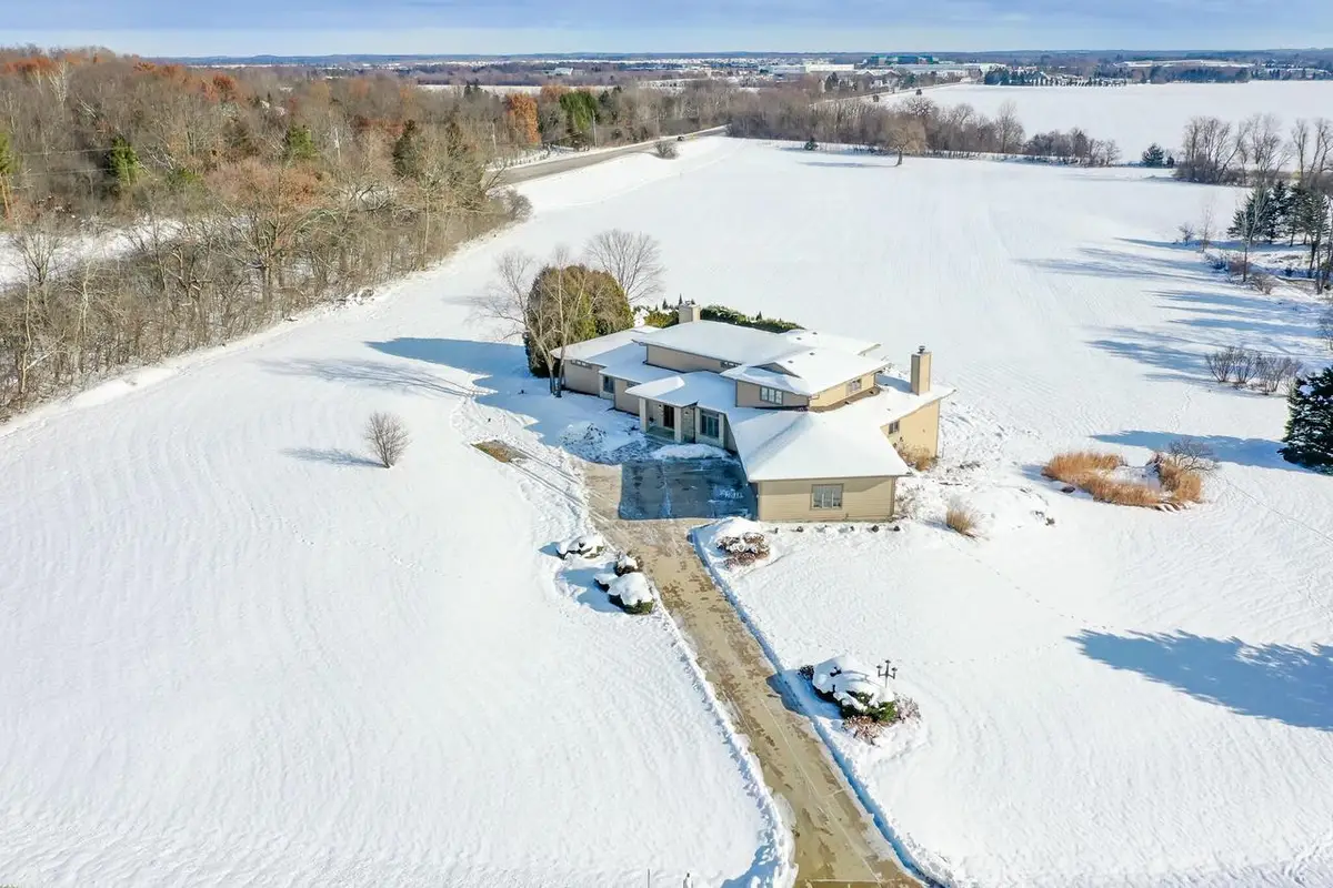 2100 N Oakwoods COURT, Summit, WI 53066 - Image #1