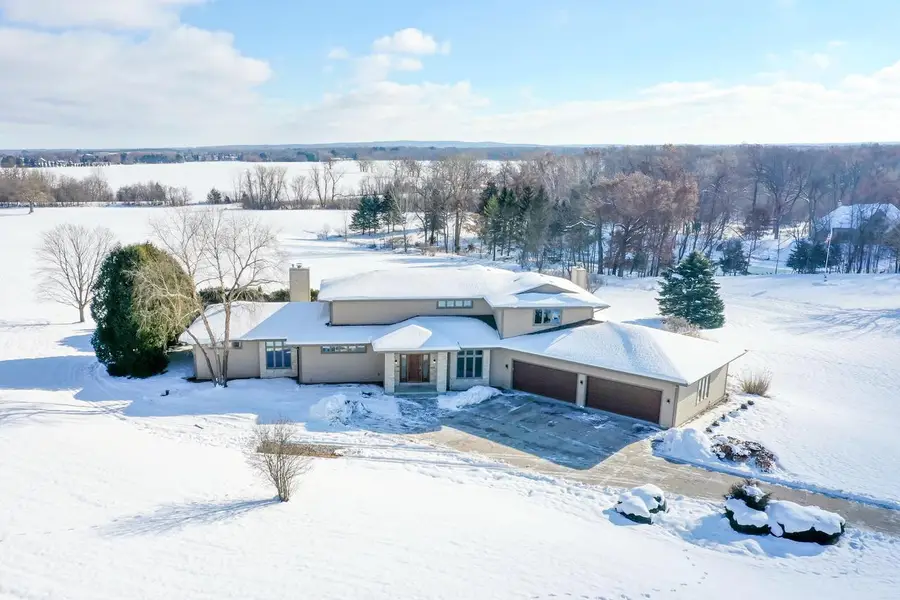 2100 N Oakwoods COURT, Summit, WI 53066 - Image #2