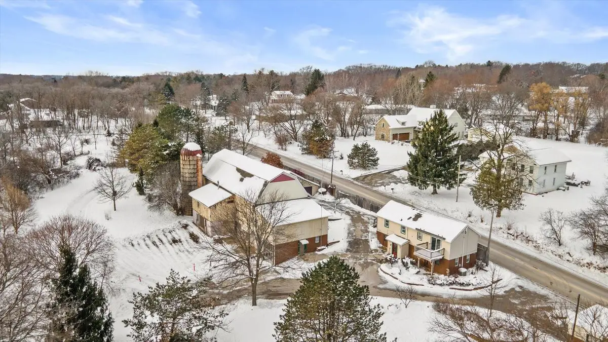 S30W29839 Sunset DRIVE, Waukesha, WI 53189 - Image #1