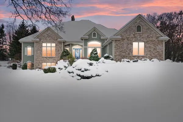 W261N2830 Woodburne COURT, Pewaukee, WI 53072