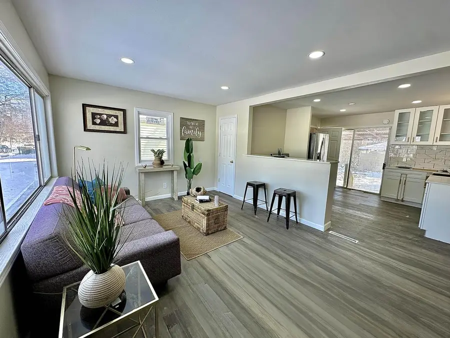 8133 W Glen AVENUE, Milwaukee, WI 53218 - Image #3