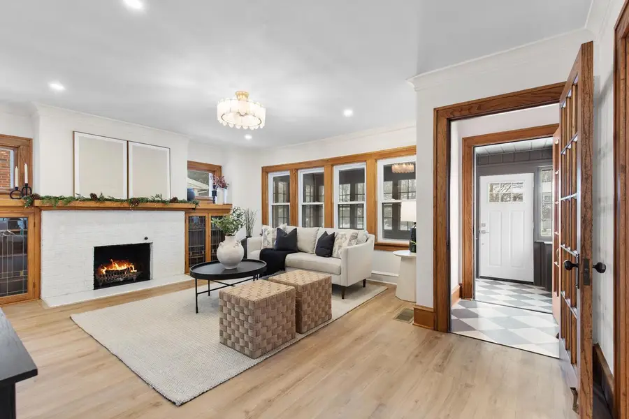 6928 W Wisconsin AVENUE, Wauwatosa, WI 53213 - Image #3