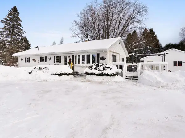 5425 Old Q ROAD, Manitowoc, WI 54220