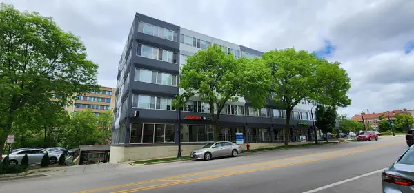 3575 N Oakland AVENUE, Shorewood, WI 53211