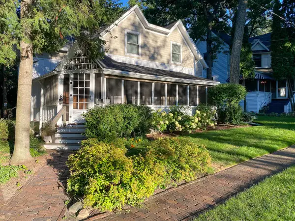 776 S Lakeshore DRIVE #R, Fontana, WI 53125