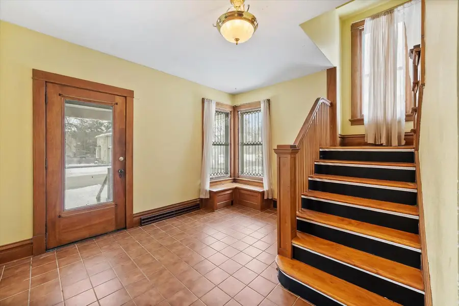 527 N Hartwell AVENUE, Waukesha, WI 53186 - Image #2