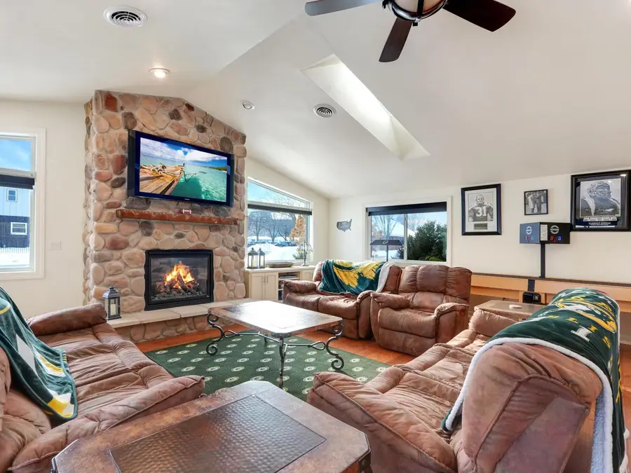 1735 S Oneida STREET, Green Bay, WI 54304 - Image #2