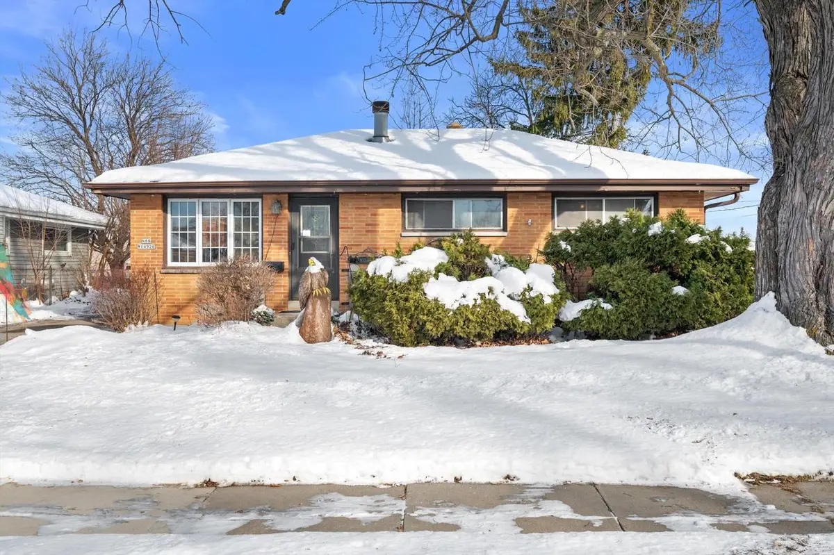 N88W14926 Jefferson AVENUE, Menomonee Falls, WI 53051 - Image #1
