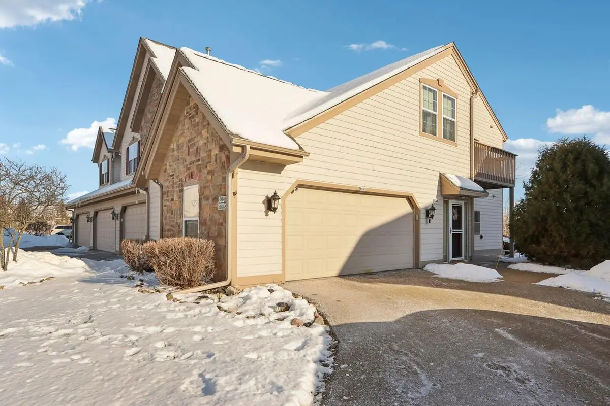 8648 S Roxbury WAY, Oak Creek, WI 53154 - Image #1