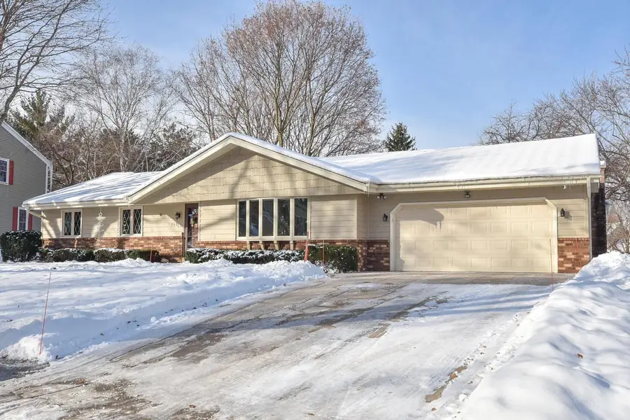 761 Crestwood DRIVE, Waukesha, WI 53188 - Image #2