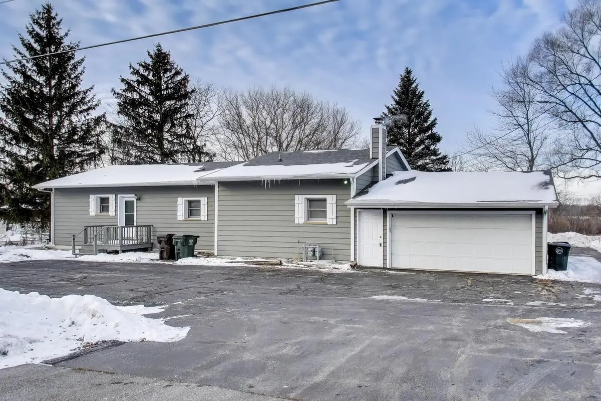 11534 Antioch ROAD, Trevor, WI 53179 - Image #1