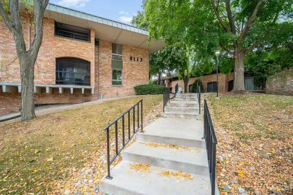 4117 W Rivers Edge CIRCLE #1, Brown Deer, WI 53209