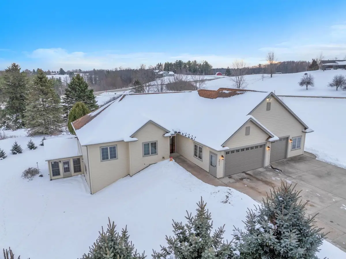 3011 Rolling Hills DRIVE, Manitowoc, WI 54220 - #1