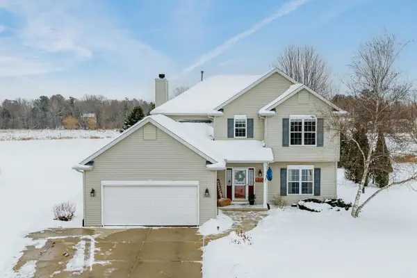 N7726 Maple Ridge ROAD, Oconomowoc, WI 53066