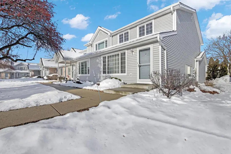 10320 W Whitnall Edge CIRCLE #A, Franklin, WI 53132 - Image #3