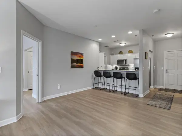 213 S Main STREET #205, Thiensville, WI 53092