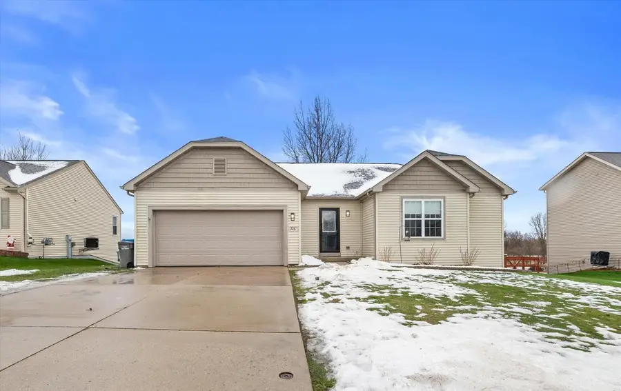 228 W Haven DRIVE, Watertown, WI 53094 - Image #2