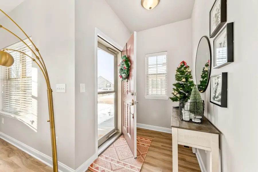 1045 Ann Marie WAY, Oconomowoc, WI 53066 - Image #3