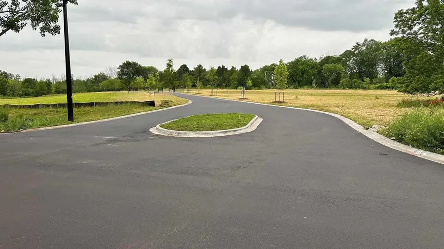 3760 W CLUB CIRCLE, Mequon, WI 53092 - #3