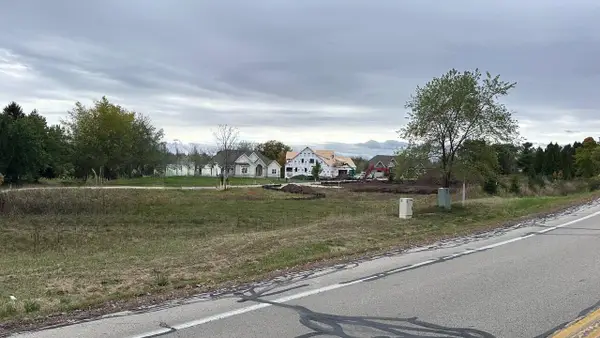 3620 W CLUB CIRCLE, Mequon, WI 53092