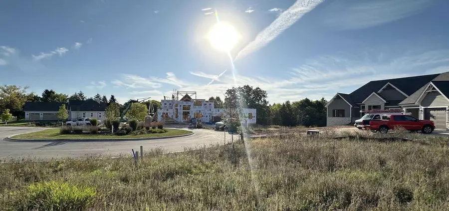 3620 W CLUB CIRCLE, Mequon, WI 53092 - #2