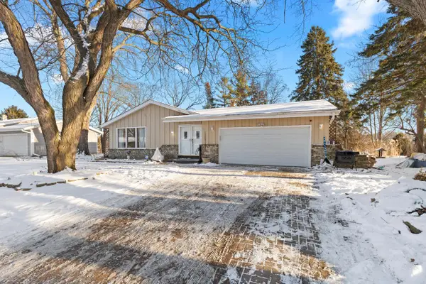 1929 Sunnyside DRIVE, Waukesha, WI 53186