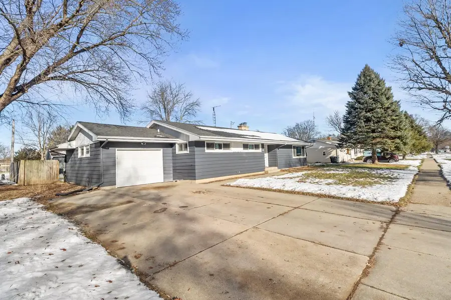 2211 Hawthorne AVENUE, Janesville, WI 53545 - Image #2