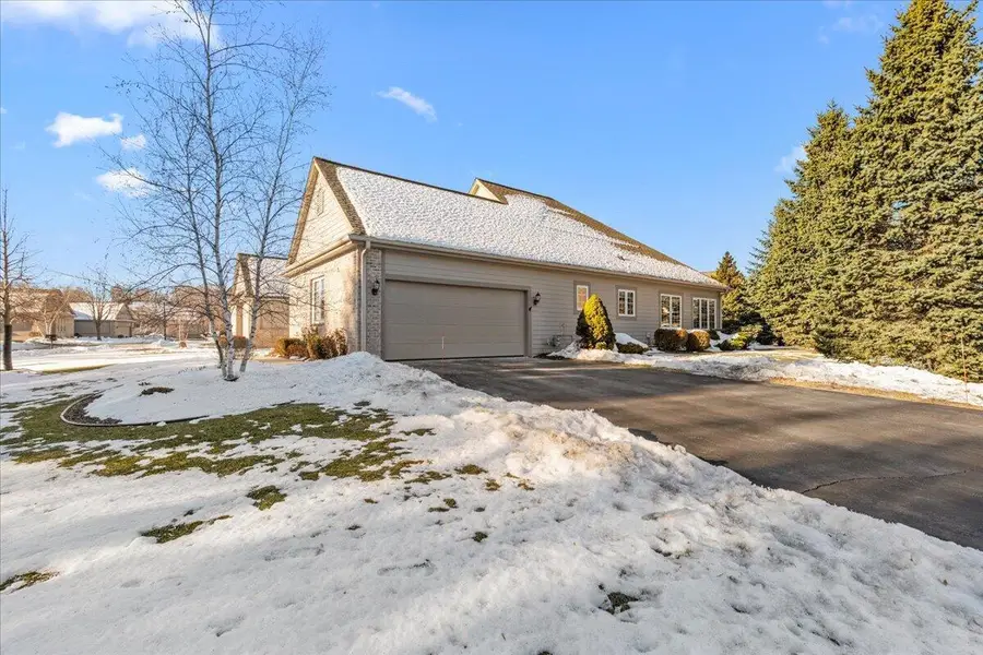 N58W5232 Highland Crossings CIRCLE, Cedarburg, WI 53012 - Image #3