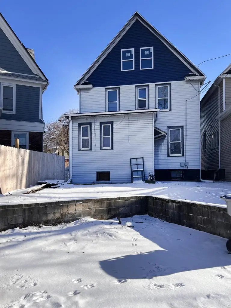 1971 N Bartlett AVENUE, Milwaukee, WI 53202 - Image #3