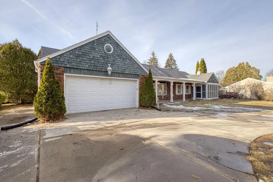 7245 N Seneca AVENUE, Glendale, WI 53217 - Image #3