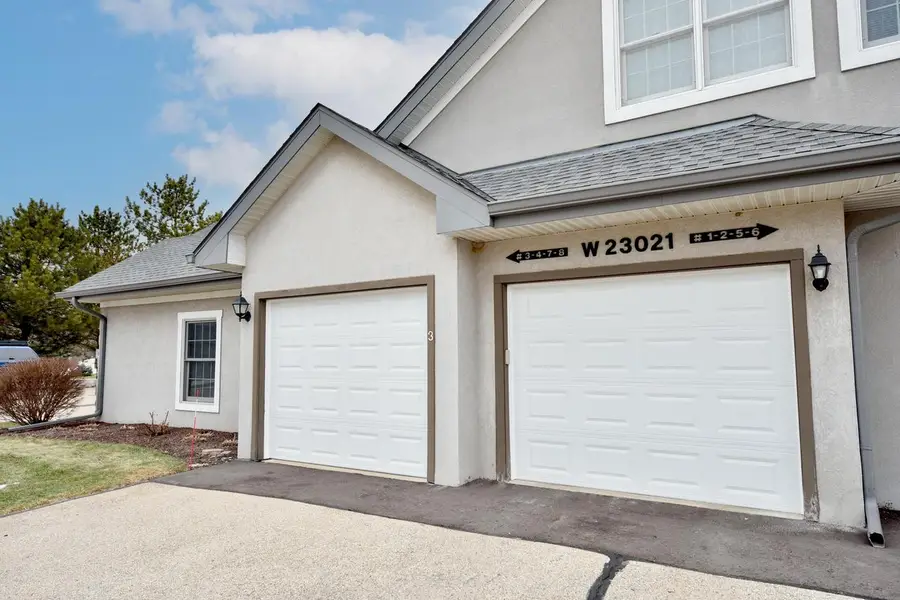 N30W23021 Pineview CIRCLE #3, Pewaukee, WI 53072 - Image #3