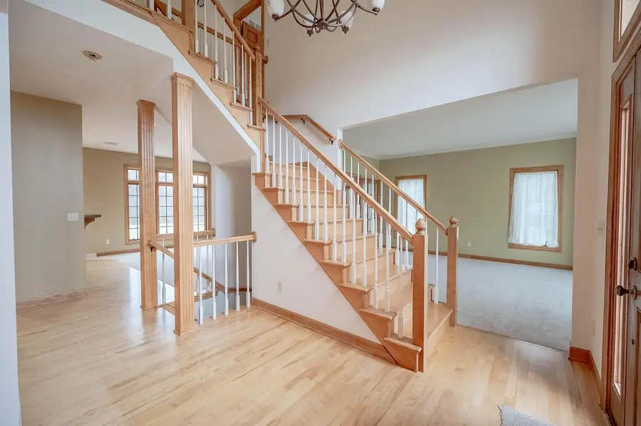 8900 N Lodgewood ROAD, River Hills, WI 53217 - Image #3