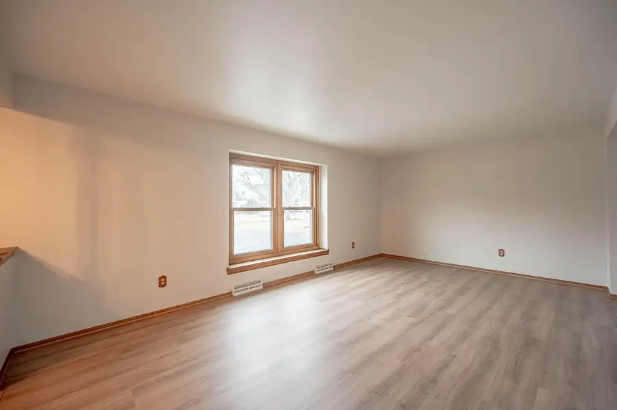 3477 S Long Acre DRIVE, New Berlin, WI 53151 - Image #3