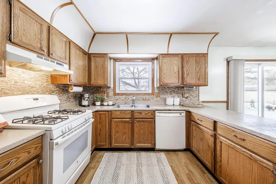 520 Greenmeadow DRIVE, Waukesha, WI 53188 - Image #2