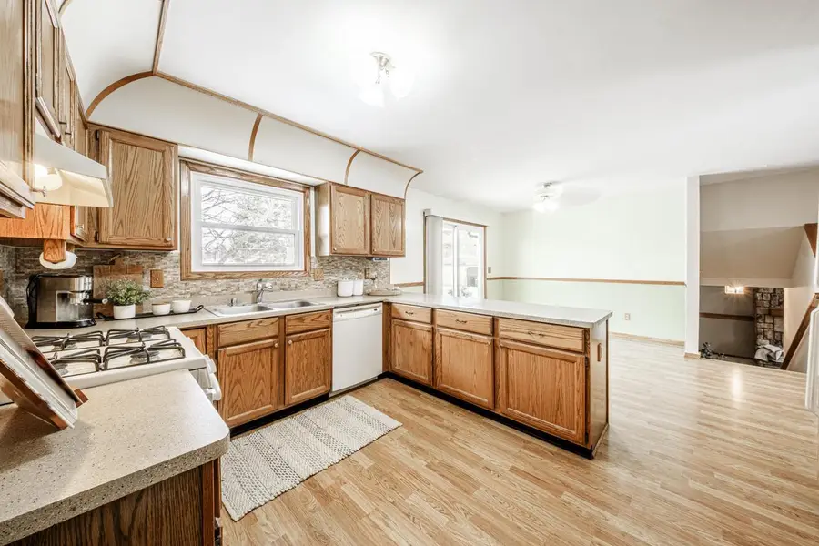 520 Greenmeadow DRIVE, Waukesha, WI 53188 - Image #3