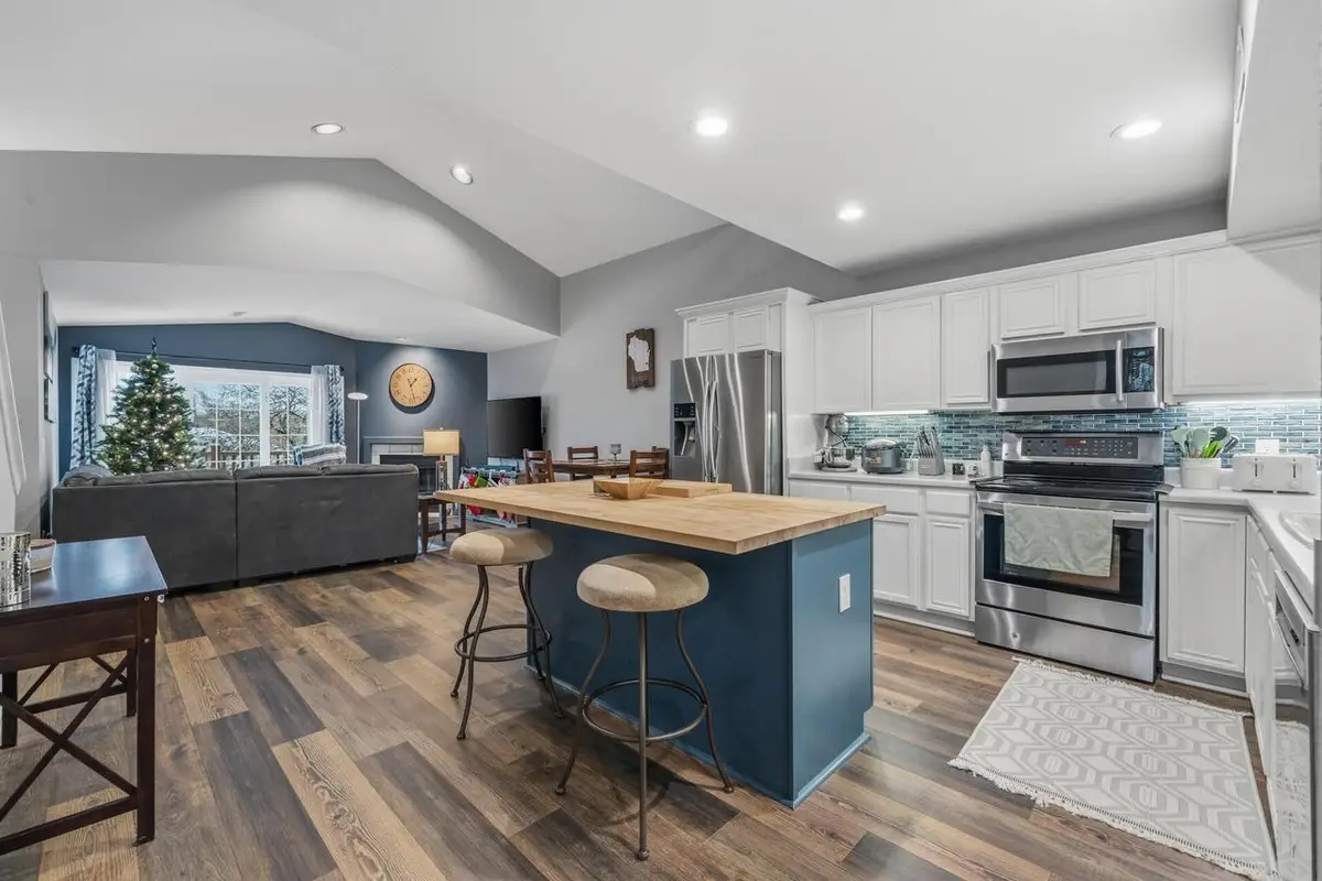 N16W26593 Tall Reeds LANE #E, Pewaukee, WI 53072 - Image #1