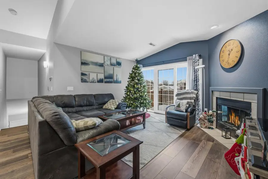 N16W26593 Tall Reeds LANE #E, Pewaukee, WI 53072 - Image #2