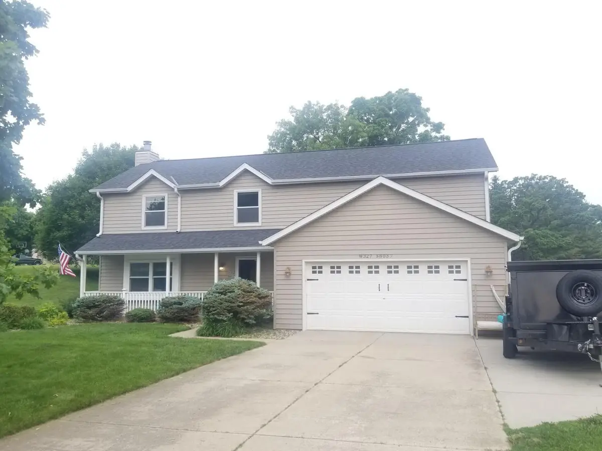 W327S8037 Memory LANE, Mukwonago, WI 53149 - Image #1