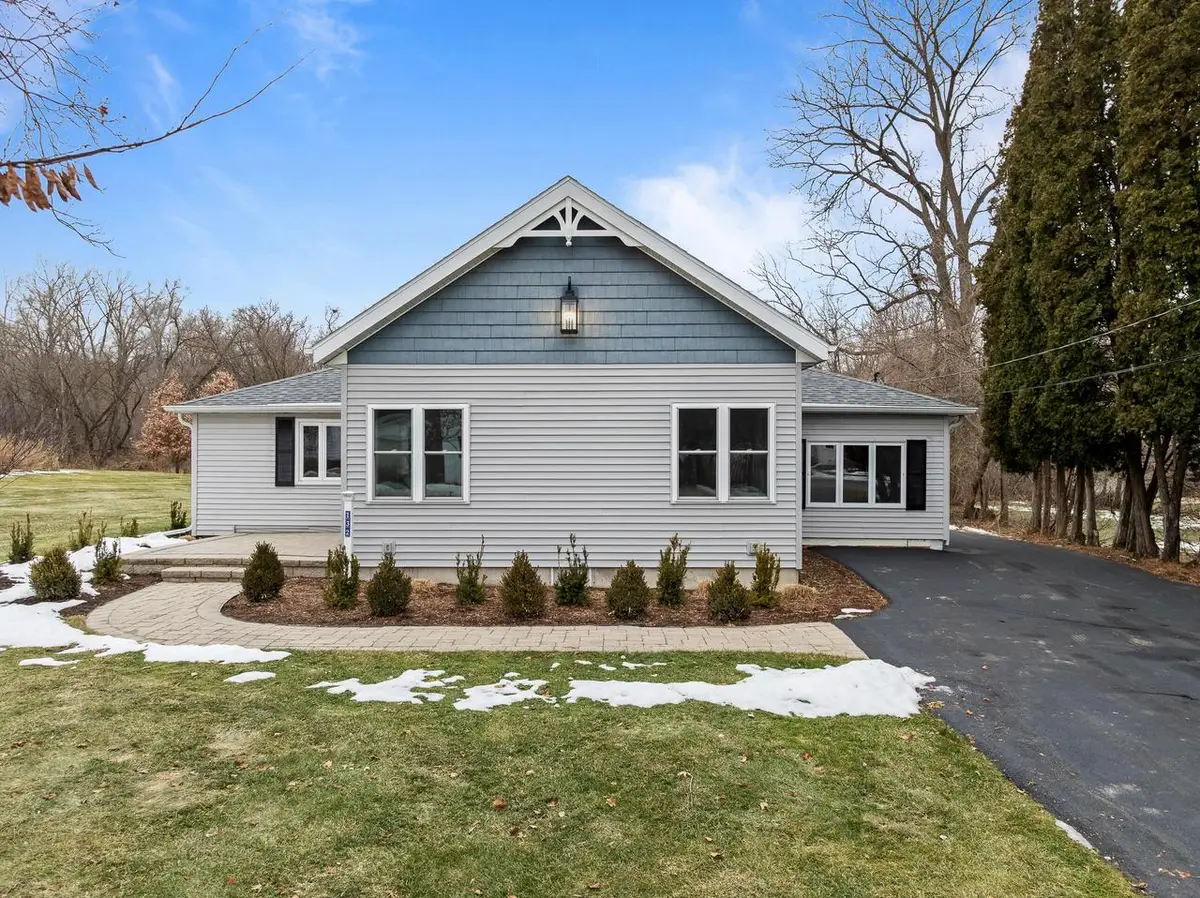 132 Fontana AVENUE, Fontana, WI 53125 - Image #1