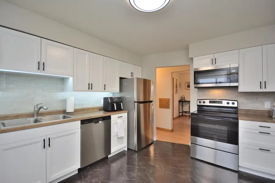 5727 W Wisconsin AVENUE #5729, Wauwatosa, WI 53213 - Image #2