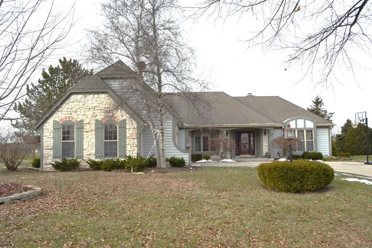 8530 W Woodfield COURT, Franklin, WI 53132 - Image #1