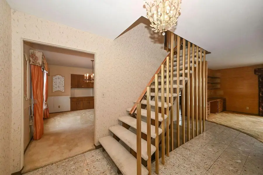 7693 Overlook DRIVE, Greendale, WI 53129 - Image #2